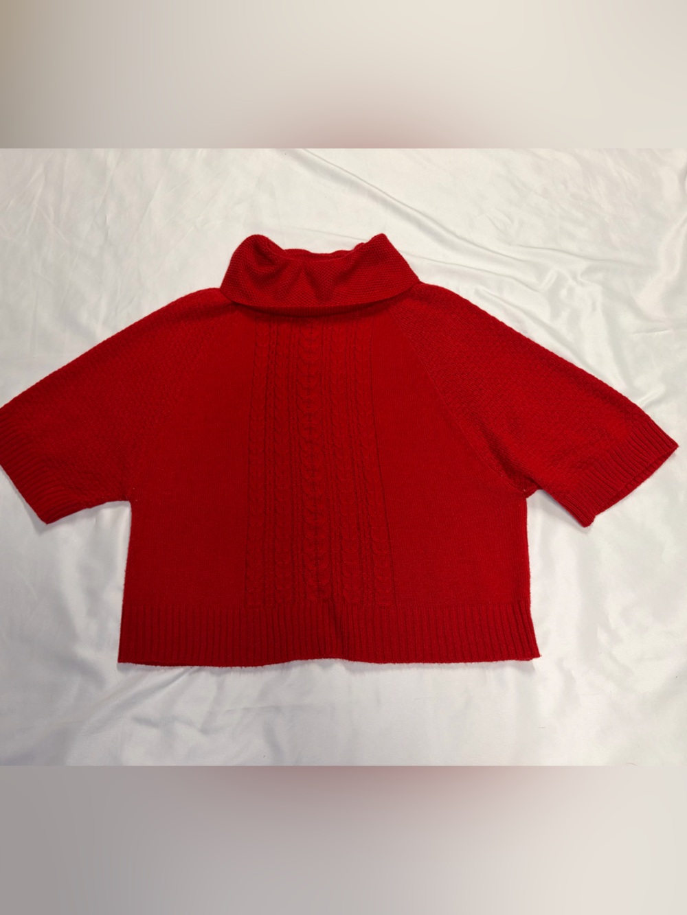 Cozy Red Cable-Knit Short-Sleeve Turtleneck Sweater Lot B
